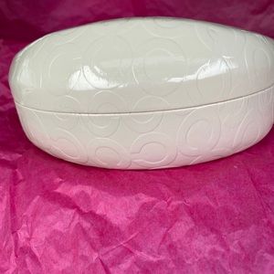 COACH Sunglasses Case Gray/White Hard Clamshell size Monogram “C” Used w/Blemish